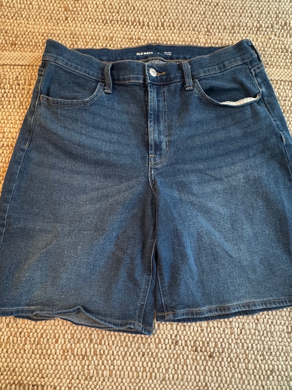 Old Navy High Rise WOW Denim Bermuda Shorts Size 8 Stretch Jean Shorts